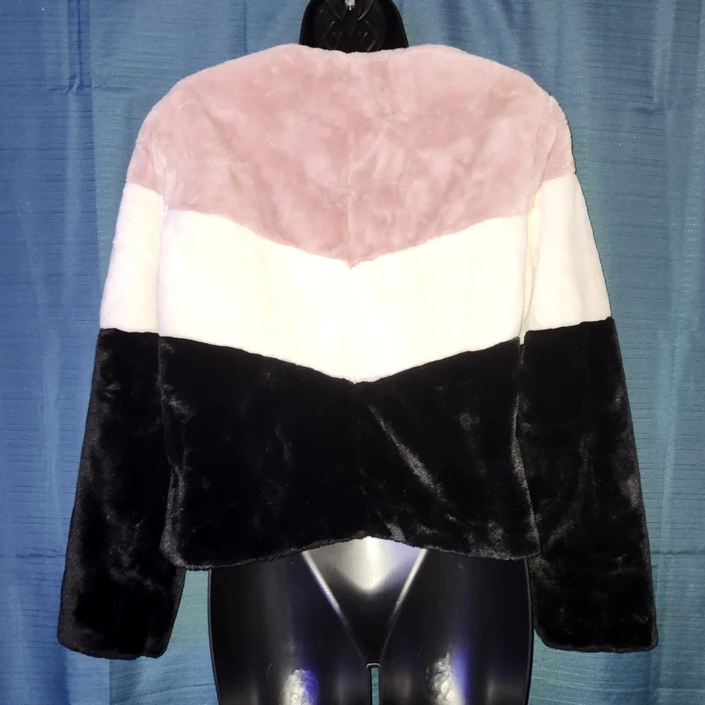 Serena Williams Pink Fur Jacket - Picture 4 of 5